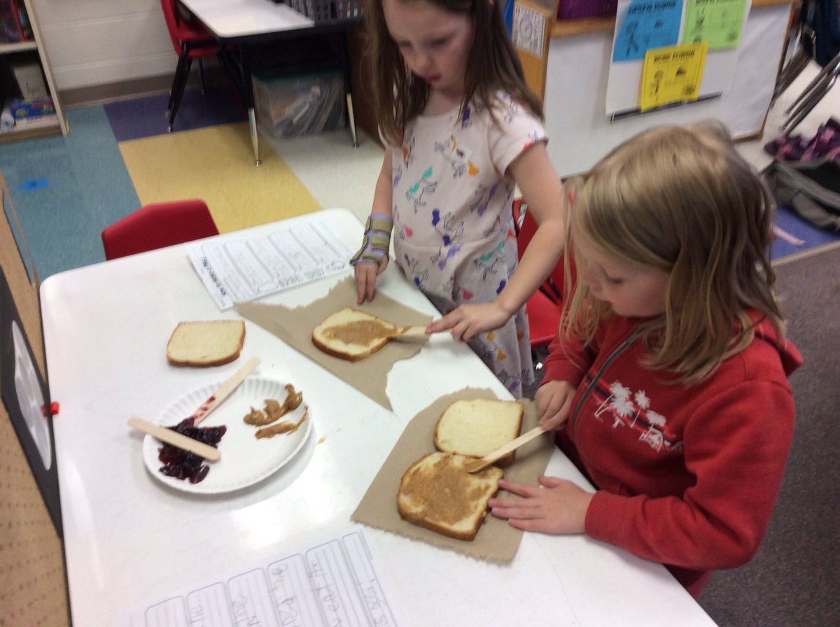 MrsMSams's tweet photo. How-To Stories: #writingisfun
How do you make peanut butter and jelly sandwiches?
#essdexcels Yum!😋 https://t.co/lbBqotBvCT