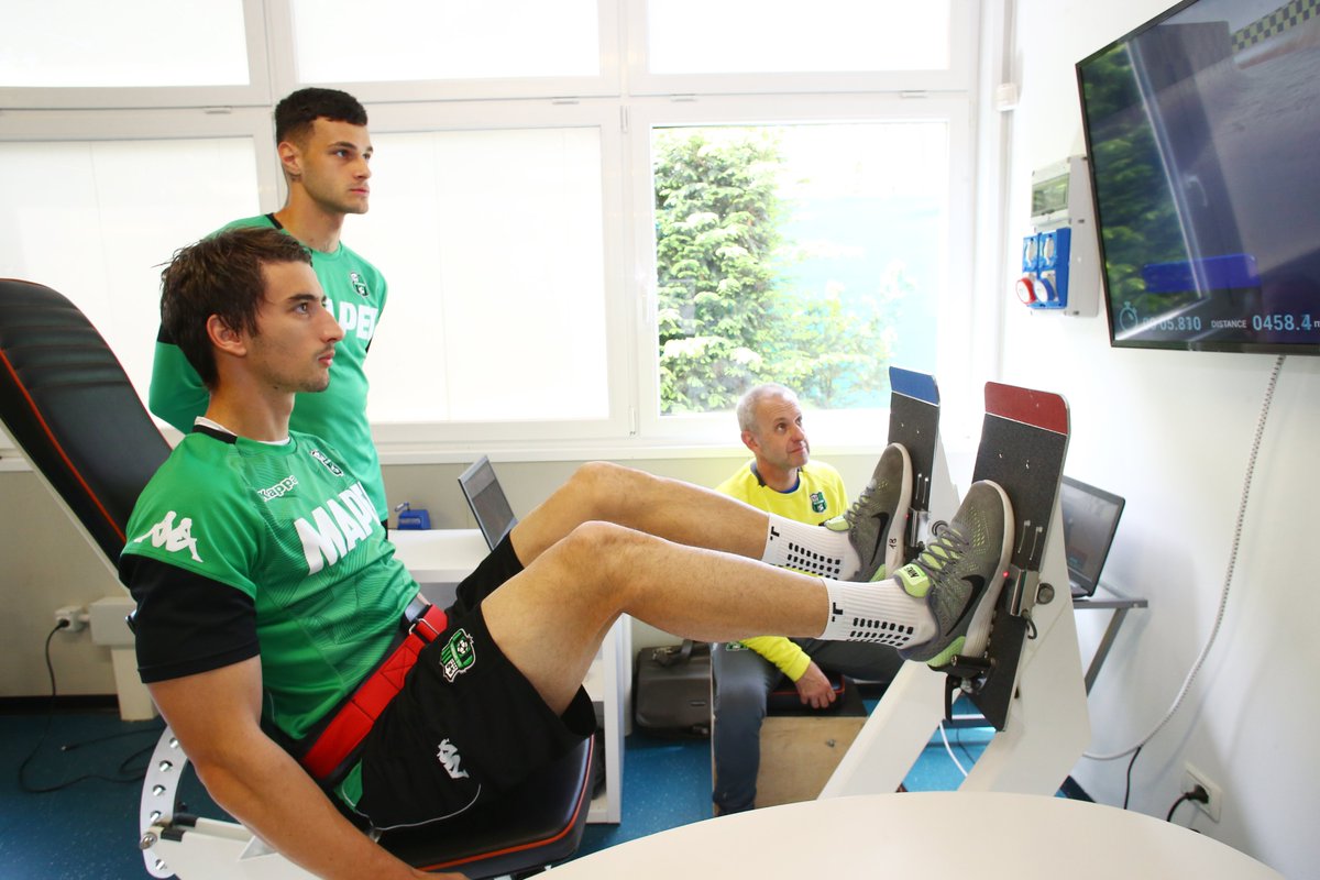 cybermax's tweet image. Italy&apos; top soccer players training hard on the #ddrobotec robotic personal trainer. @SassuoloUS #ForzaSasol #ddsystemelite #motivation #intensity
