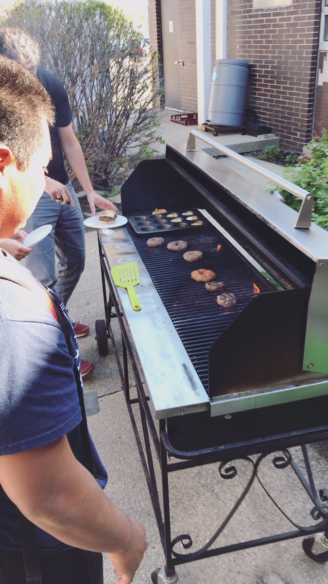 Jhhs_FCS's tweet photo. Foods 2 taking our Meat Unit outside to the grill! #homemadeburgers https://t.co/anr6HvVkFt