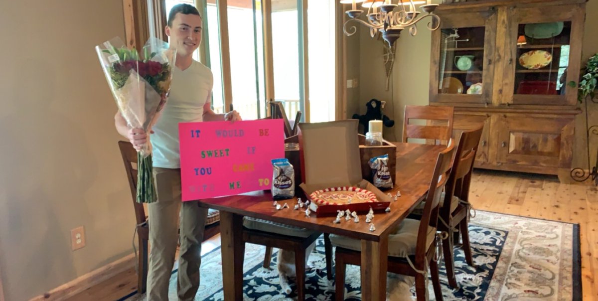indiakenhard's tweet photo. so sweet :)) ☺️ @classof2019_mhs @cmurray9191  #milfordprom2019 https://t.co/w5ciKPUlIC