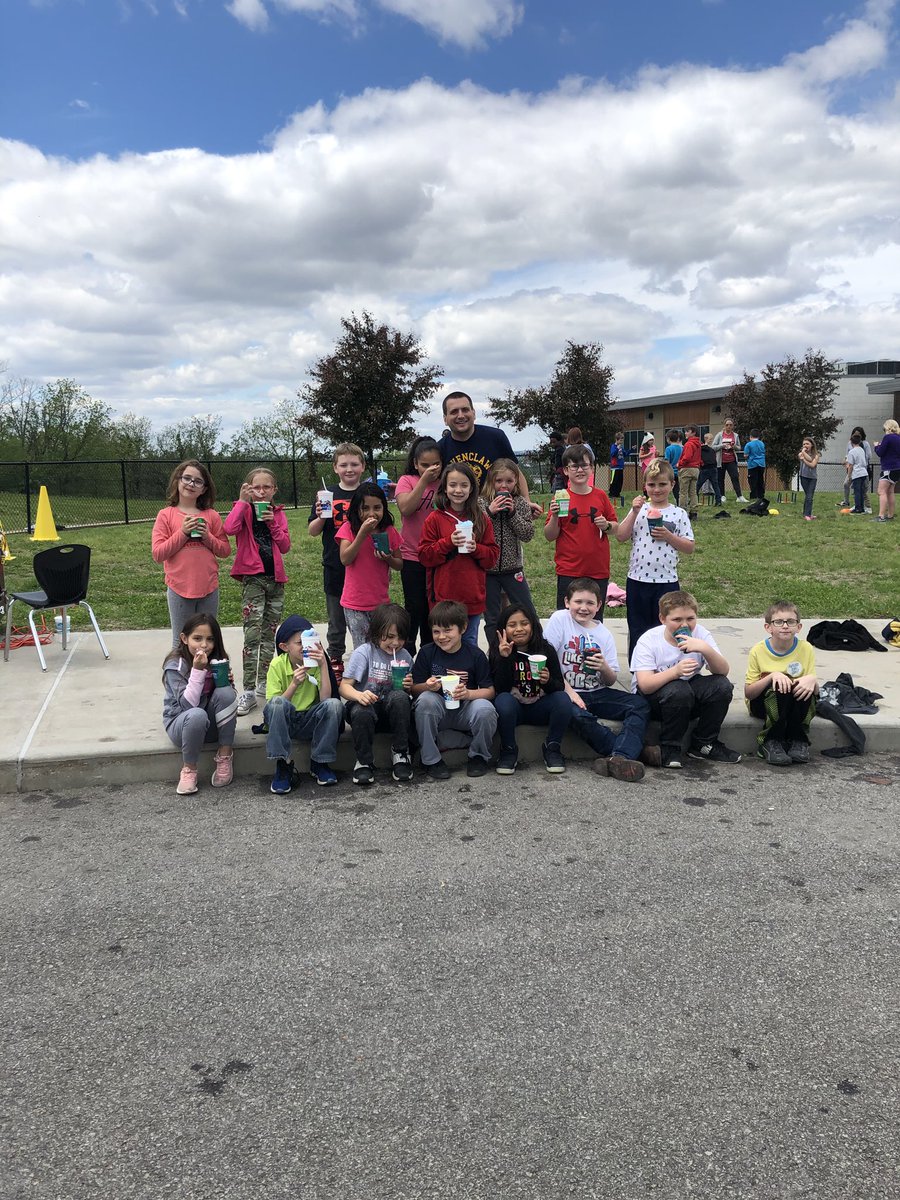 LeviEvansedu's tweet photo. What a wonderful field day! #thisclassrocks #SJSDProud https://t.co/HC5pCdbQxu
