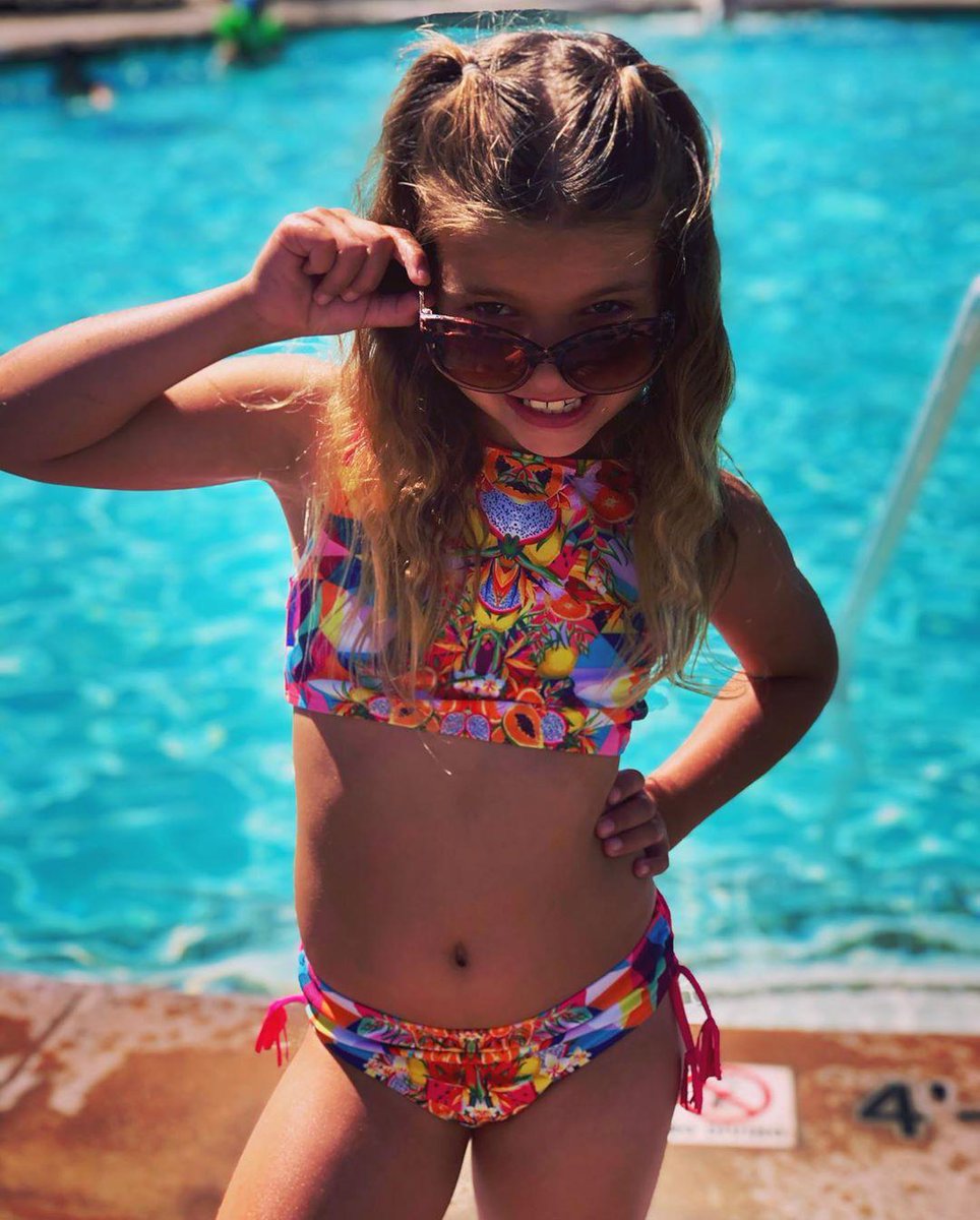 @quinn_ryan5 is weekend ready in her Jantzen two-piece!  😎🏝☀️ #jantzenswim #jantzengirls #divein #springbreak #friyay #weekend #vacayallday