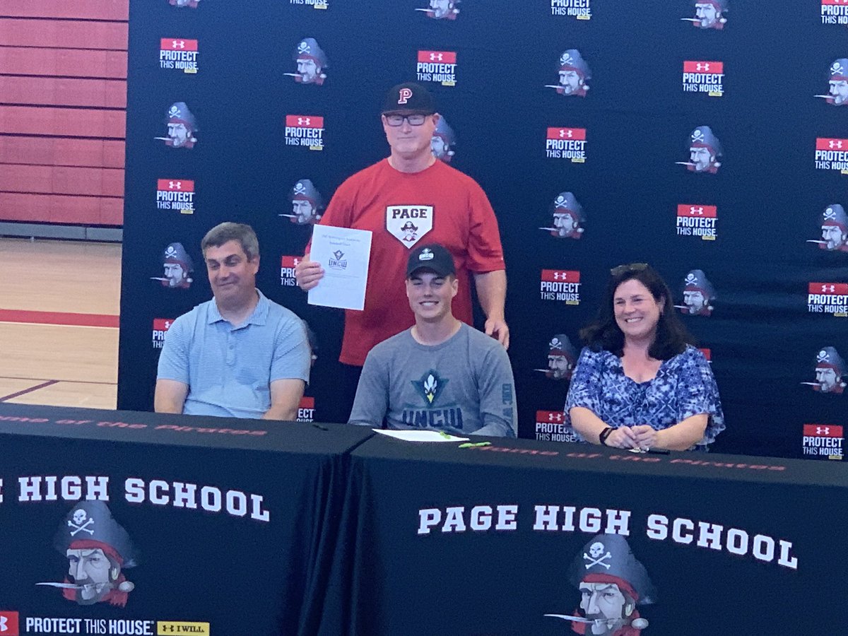 Congratulations to our very own Jake Knapp on his commitment to UNCW! They definitely got a good one! #FAMILY