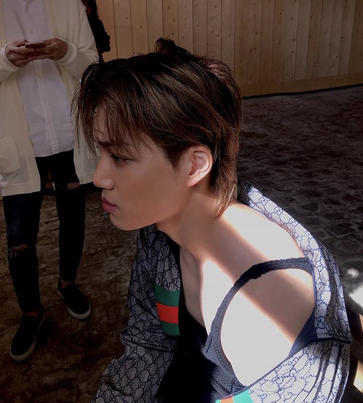 jonginpic's tweet image. HES SO BEAUTIFUL AND ANGELIC 👼🏻✨