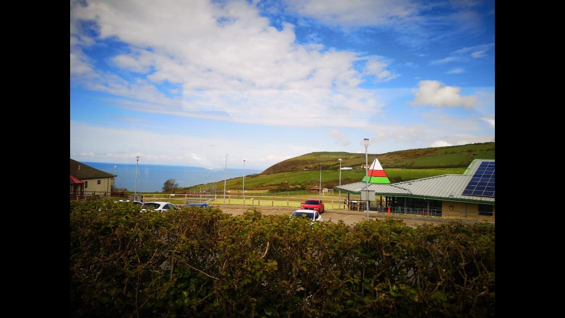 BVSCymraeg's tweet photo. Rydyn ni wedi cyrraedd yn Llangrannog! Mae pawb yn mwynhau amser rhydd - We’ve arrived in Llangrannog! Everyone’s enjoying some free time. 🏴󠁧󠁢󠁷󠁬󠁳󠁿 https://t.co/l14MhdvoTG