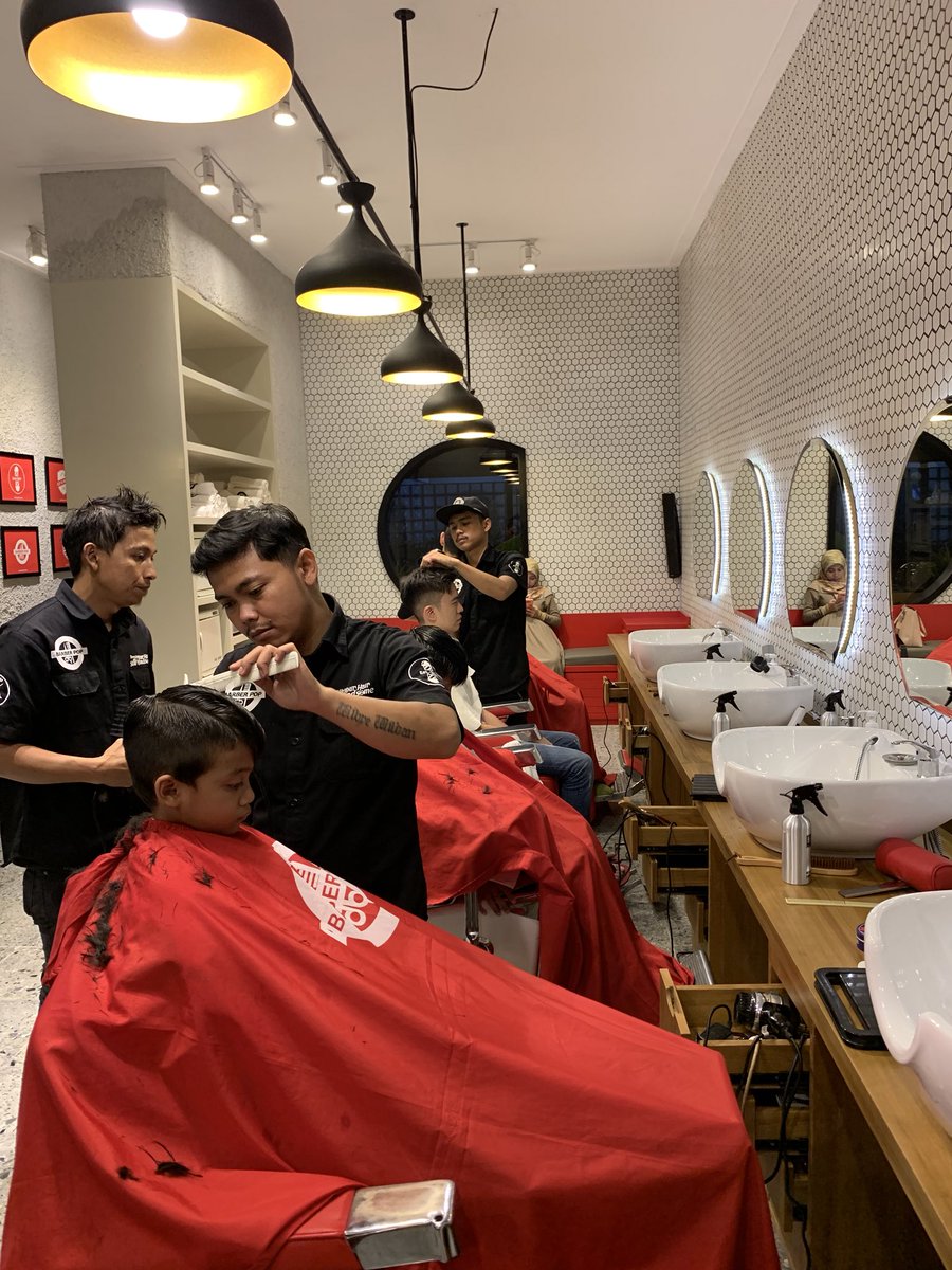 BARBER_POP's tweet photo. 💈Barber Pop Dago Jl. Ir. H. Djuanda No.59 Bandung | For More Info Please Call : ☎️ 02220547798 |📱 +62812 20519702 |#barbershop #barbershopbdg #bandung #dago #barberpop https://t.co/d64vHVa36x