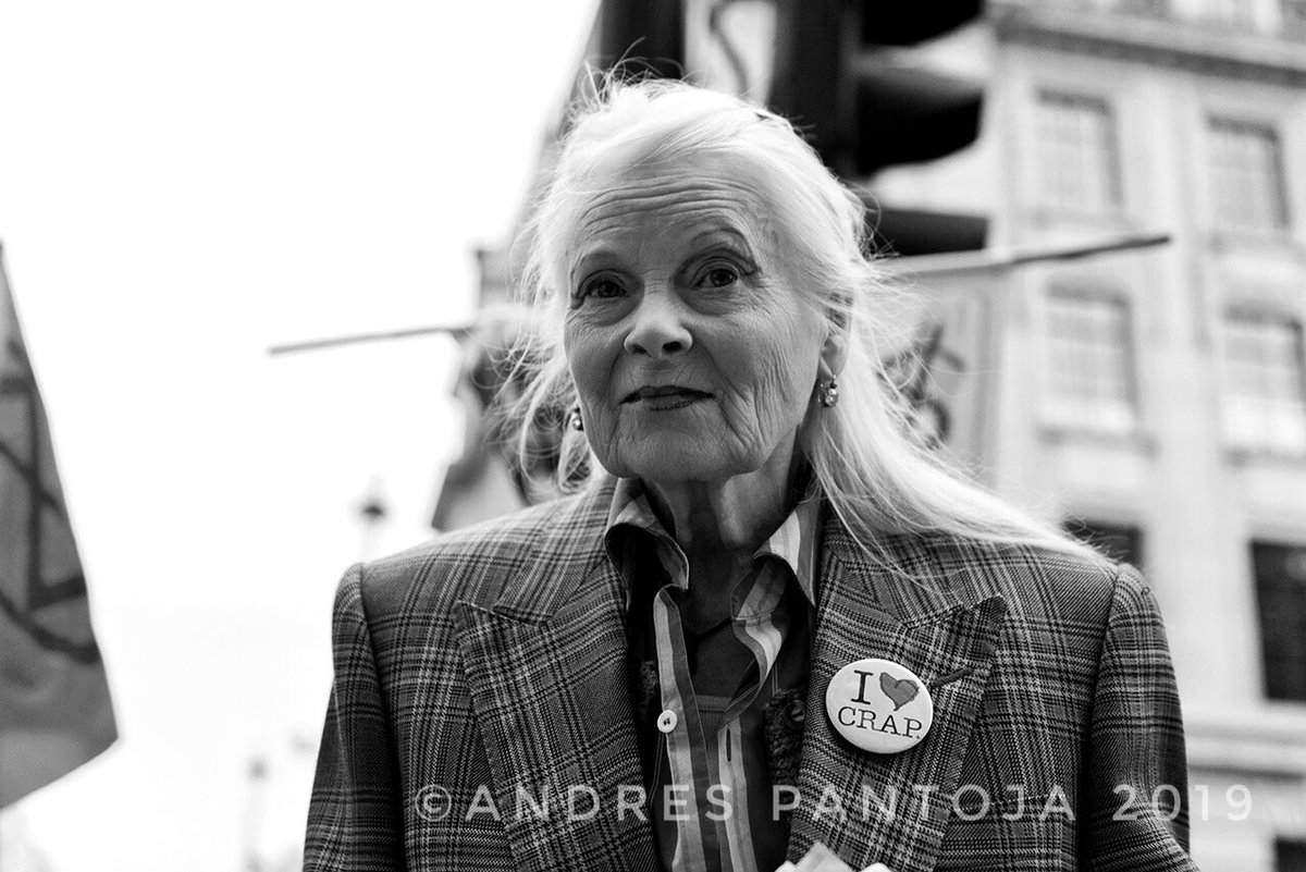 andrespantojag's tweet photo. Extinction Rebellion protest at the Brazilian embassy London, UK, 01-05-19 Fashion designer Vivienne Westwood speaks in the Extinction Rebellion Carnival of Chaos protest. #internationalrebellion #ExtinctionRebellion #tellthetrue @andrespantojag https://t.co/5HX33YiqZc