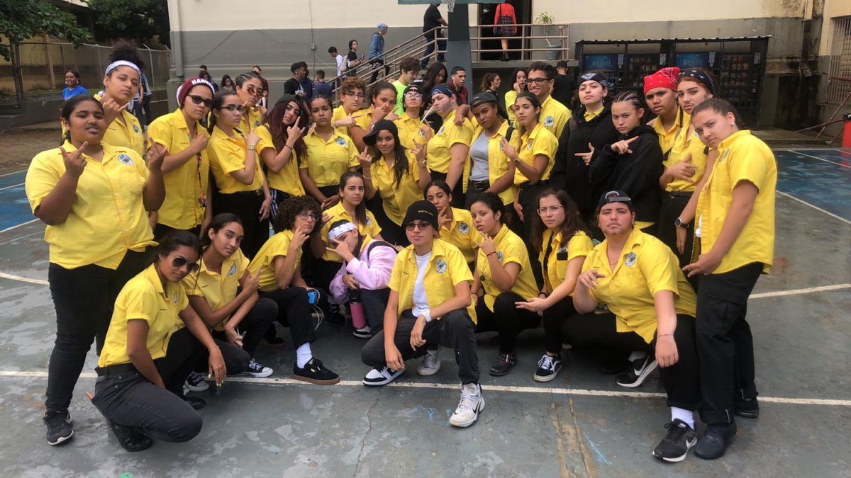 ojoterciario's tweet photo. #seniorswitchday yo digo que nosotrxs partimos de veldá🔥 https://t.co/Ffdqn43QDm
