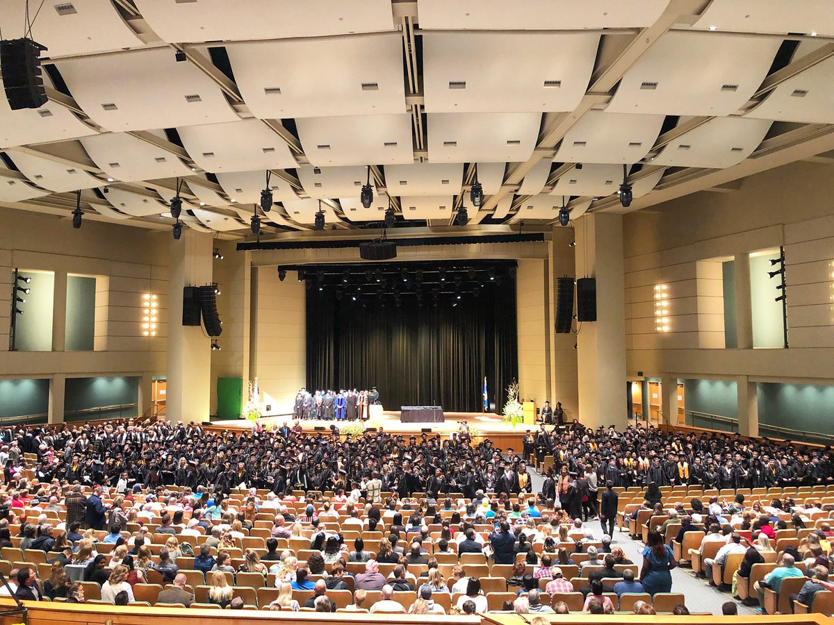 HennepinTech's tweet photo. #HTCGrad https://t.co/0NpM8xI1Hd