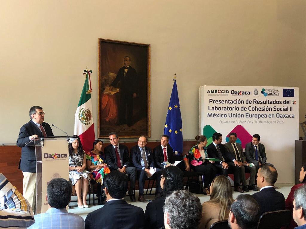 lcsiimxue's tweet photo. @Antro_Cabrera “A través de la #CooperaciónInternacional podemos darle continuidad y tomar acción en el #DesarrolloSustentable y la #CohesiónSocial en cada un de los resultados del #LCSIIMXUE y felicidades a todos los que hacen posible el proyecto en #oaxaca. @AMEXCID @UEenMexico https://t.co/ldcO1Uq4UT