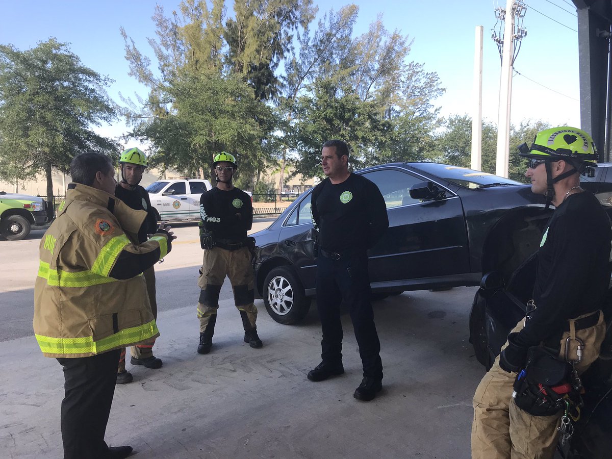 JosePepeDiaz305's tweet image. Great to join the Miami-Dade Fire Department at today’s #FireOps101 @MiamiDadeFire Rescue Training Center. The simulation shows the difficulties firefighters encounter when trying to save lives. #Local1403