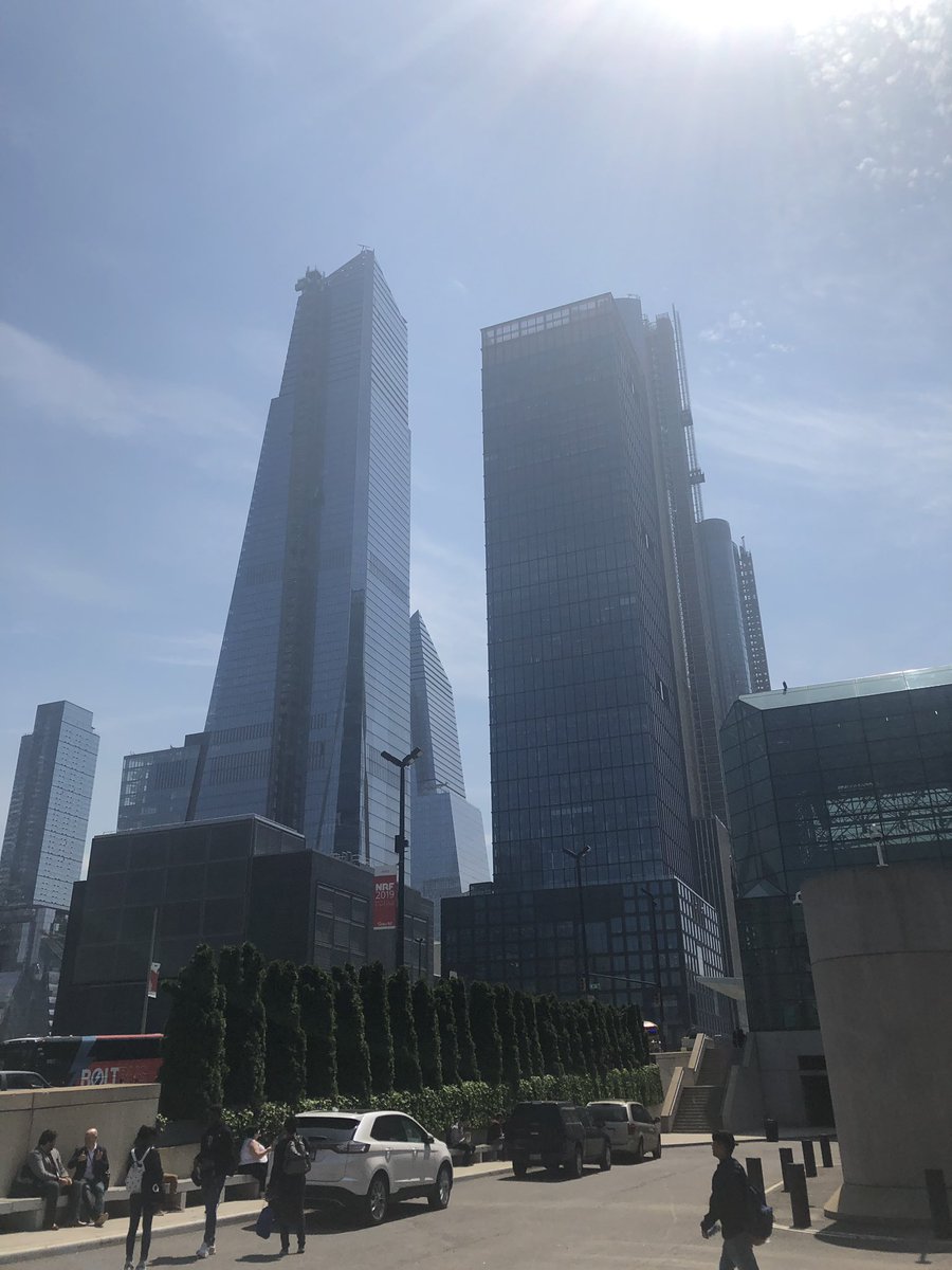 GothamIphone's tweet photo. The #view from the #javitscenter just a quick #iphonescreenrepair and on the the next! #iphone #screenrepair #batteryreplacement #wecometoyou #nyc #eastside #westside #android #galaxy #ipad we will get you #backtowork #gothamiphone https://t.co/qbffY6zkST