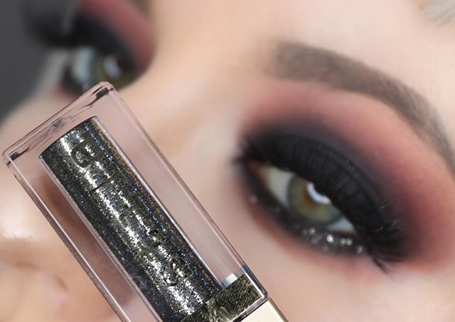 Helsinki_Starr's tweet photo. Smokey eyes featuring my favorite @stilacosmetics “Molten Midnight” #glittereyeshadow 🖤 #huda #makeuptime #makeupfanatic1 #makeupslaves #makeuplover #hudabeautypalette #hudabeauty #makeupjunkies #hudabeautylashes #makeupparty #makeupinspo #makeupo… https://t.co/4cL8V7Hfb6 https://t.co/wfWK9fdYu5