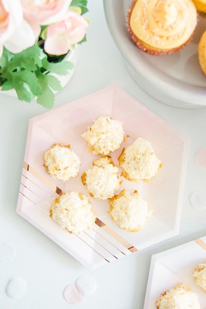 The Easiest Coconut Macaroons You'll Ever Make trbr.io/uOlrfDT via <a href="/bestofthislife/">Emily Smith</a>