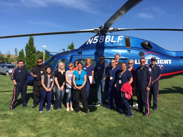 LifeFlightNtwrk's tweet photo. Life Flight 12 teaming up with The Kadlec Freestanding ER for hospital helipad /helicopter safety! Great training with valued local providers!
#ThereWhenYouNeedUs #LF12 #Partnership #Teamwork #Safety #Training #AirMedical @KadlecMed https://t.co/d4jqb52Vgb