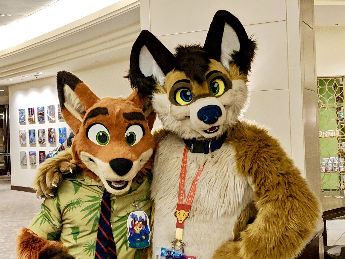 Happy #FursuitFriday 
I finally got a picture with the most amazing and cute <a href="/FoxIsWilde/">Nick Wilde</a> 
Been chasing him past 6 cons i been and finally Got it :D 
Take me to Zootopia!