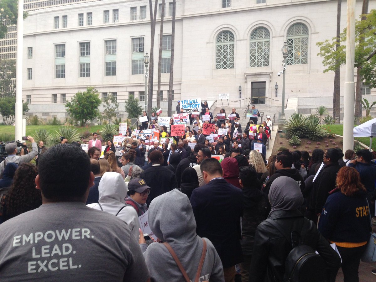 sjpastor89's tweet photo. We're out here rallying on behalf of #afterschool. Afterschool helps kids learn important life skills and avoid risky situations. Kids want afterschool and we need to do our part to support @SaveAfterschlCa @LAsBEST https://t.co/WQPwyX4x0D