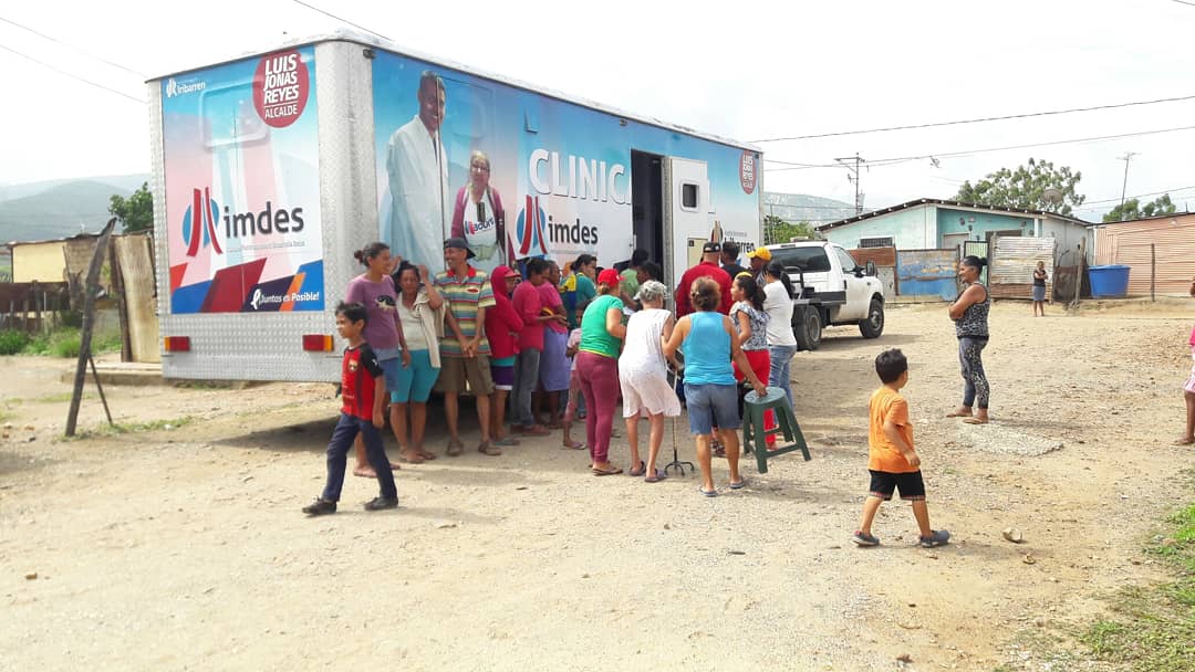ImdesOficial's tweet photo. #10May || La @alciribarren a través de las instituciones de atención social realizó la Jornada #JuntosEsPosible en la comunidad Maribel Núñez Pquia Juan de Villegas. 
@imdesoficial brindó atención mediante consultas de medicina general, Acupuntura y peluqueria.
#JuntosEsPosible https://t.co/8EjcbJLWcp