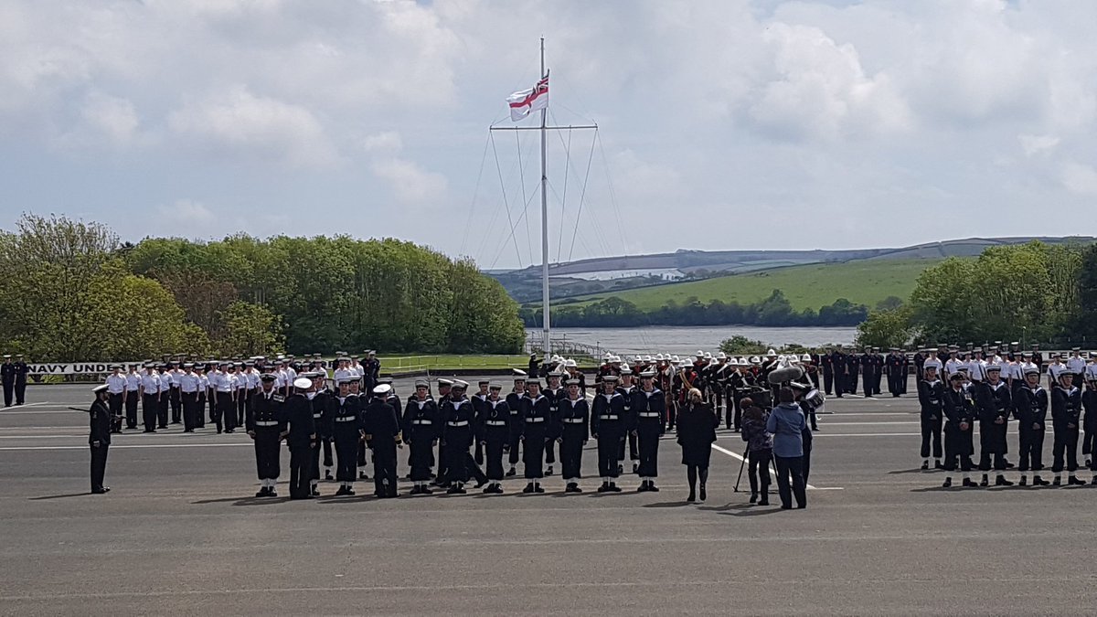 HMSSutherland's tweet photo. Our Weapon Engineer Officer (WEO) and Executive Warrant Officer (EWO) today had the privilege of attending the #Cunningham34s Passing Out Parade at @HMS_Raleigh which, the #FightingClan have sponsored throughout their Initial Military Training.
#ProudSailors
#FridayFeeling https://t.co/vHBx9iZPic