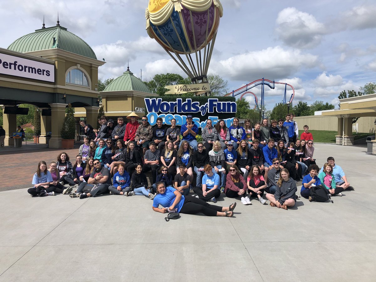 socallawaybands's tweet photo. Beware @worldsoffun the Bulldog Pride Bands have invaded the park! #SCBandUnity #SCPride19 #GoSCBulldogs #SCMB #SCMSband https://t.co/2eGsRQ2AUq