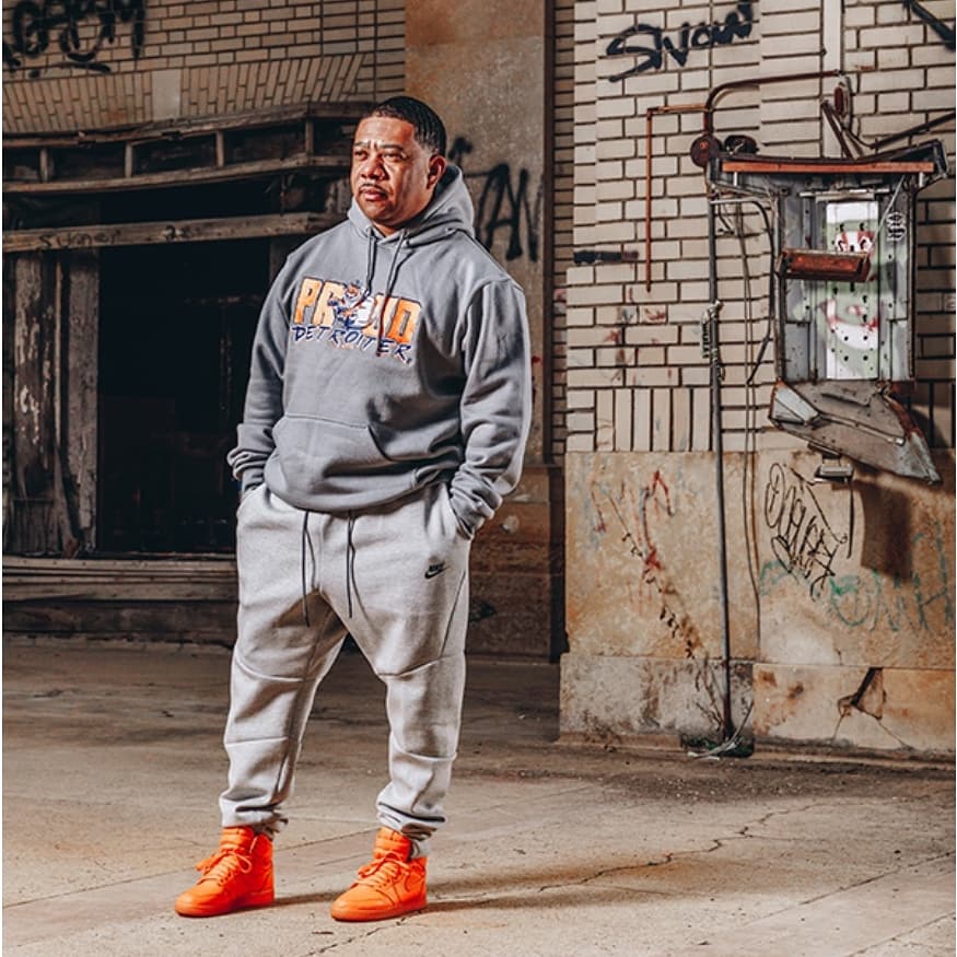 ProudDetroiter's tweet photo. Please join us in wishing our CEO Robert Burston a happy birthday. We thank you for creating a brand that makes Detroiters feel good and also for your dedication to the business.#birthdaysunday #havefun #prouddetroiter #detroit https://t.co/VLzkgTNzW9