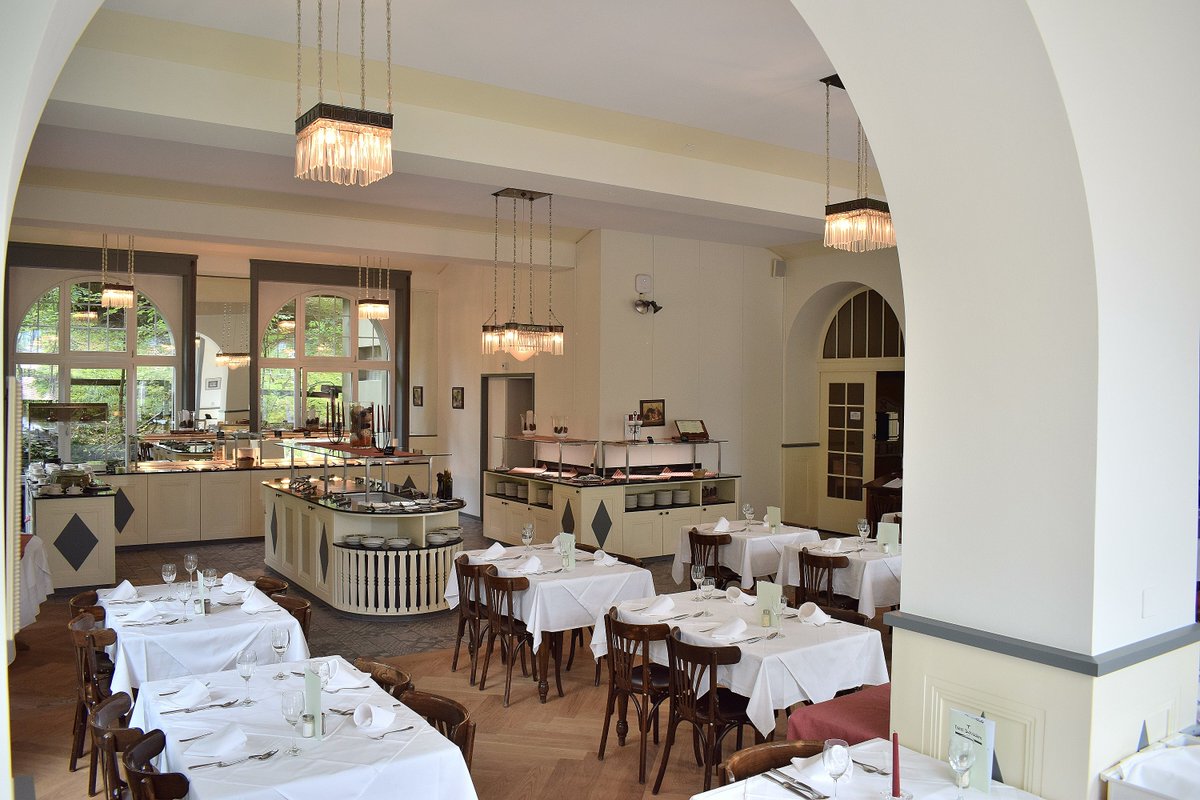 Die neue Saison beginnt.
Kommen Sie vorbei und sehen Sie sich unseren neuen Speisesaal an.
Wir freuen uns Sie diese Saison bei uns begrüssen zu dürfen

Our doors open for the summer season. Come and check out our new dinning room.
We look forward to welcoming you this season