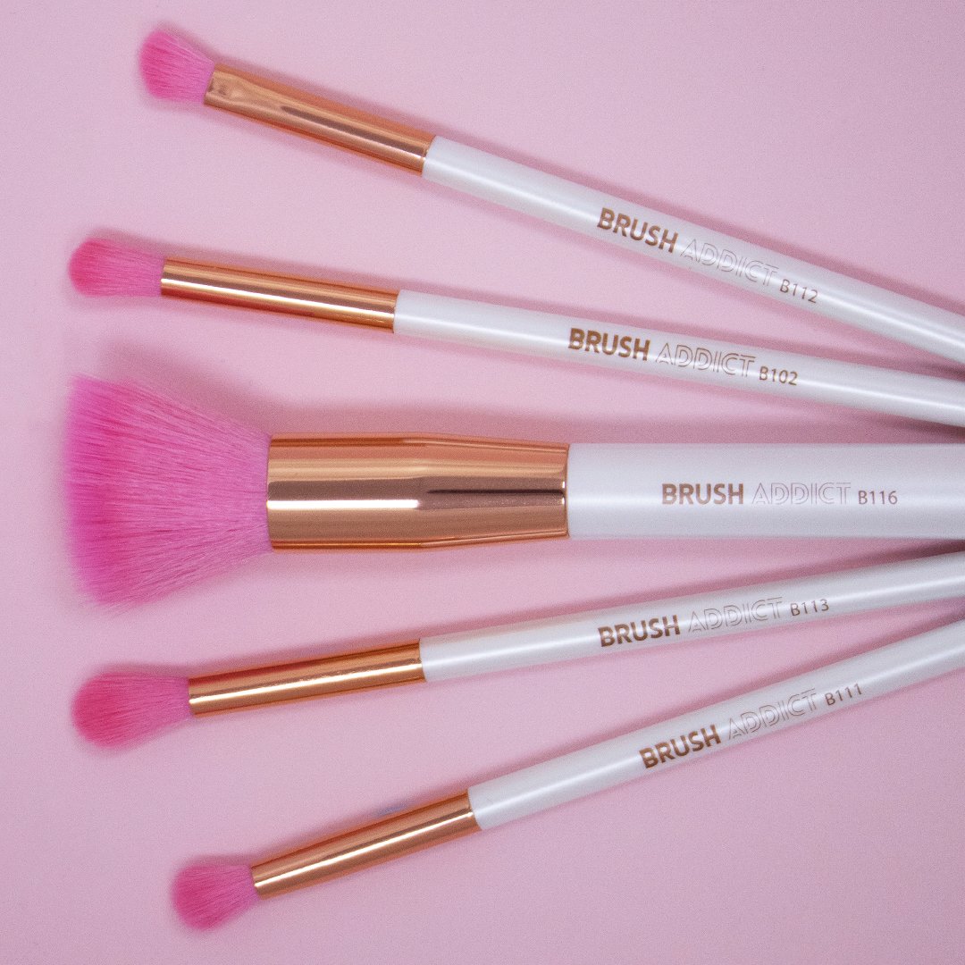 brushaddicts's tweet photo. Yaaas...the ultimate blending collection! WE LOVE THEM ALL ❤️

Brushes are now available for order!! 

#pink #rosegold #fridayfeels #brushaddict #blending #collection #crueltyfree #vegan #brushlife #order #jointhesquad https://t.co/VwEZmP2voM