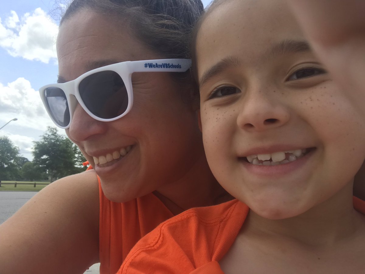 HoyleHoll's tweet photo. Drop Everything And Read Outside— DEARO time? Thanks for the shades! #WeAreVBSchools @Newtown_E @HRichardson_VB https://t.co/gFPtIhA1x0