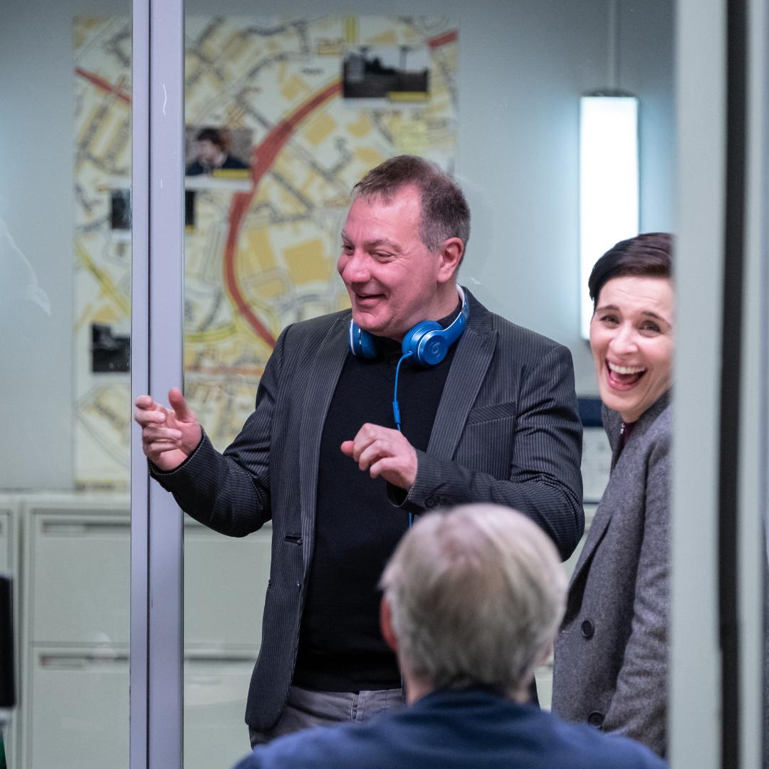 Line_of_duty's tweet image. It may have been one of the most intense interrogation scenes yet, but in reality we're all smiles at AC-12. Head over to our Instagram and Facebook stories now for a recap of the #LineOfDuty series 5 finale.