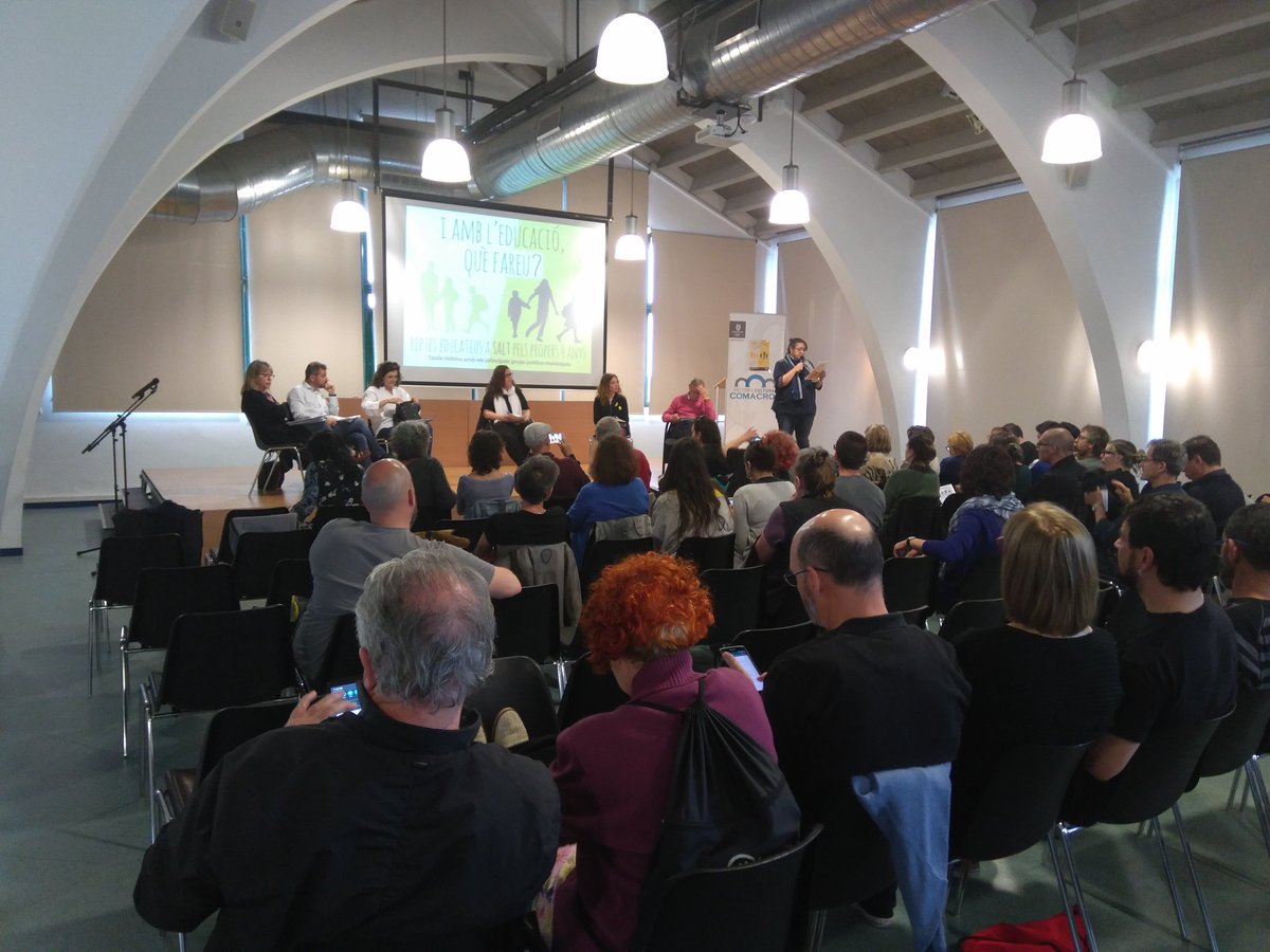 EducaSalt's tweet photo. Iniciem la taula rodona: i amb l'educació què fareu? Expectants d'escoltar com afronten els propers reptes educatius a #salt les principals forces polítiques #salteduca https://t.co/MWjWuhei6o