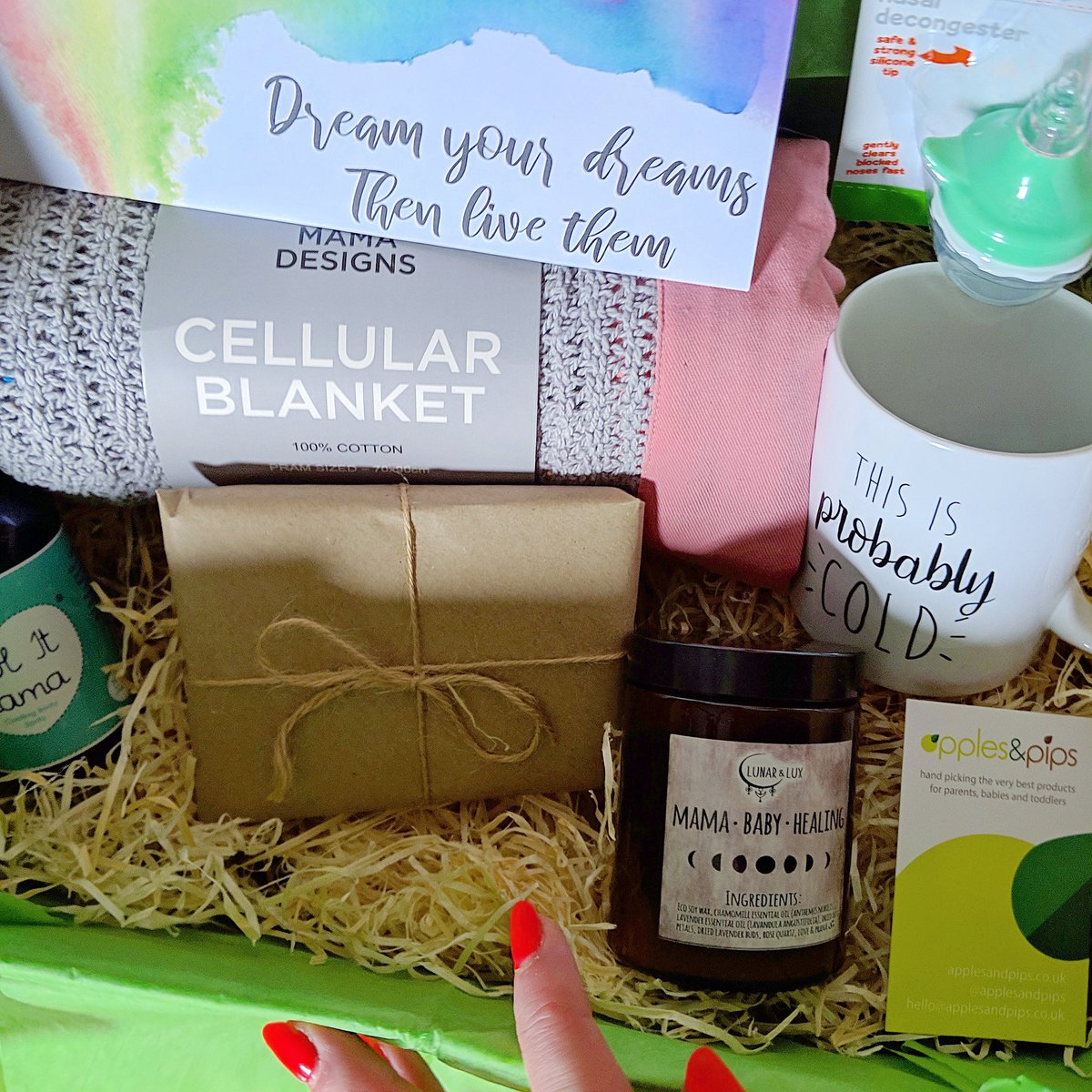 Look at this bundle of loveliness for a brand new bundle of joy and her parents 💖
⠀⠀⠀⠀⠀⠀⠀⠀⠀
Custom hampers are so lovely to make up, because every one of them is different!

applesandpips.co.uk/product/create…