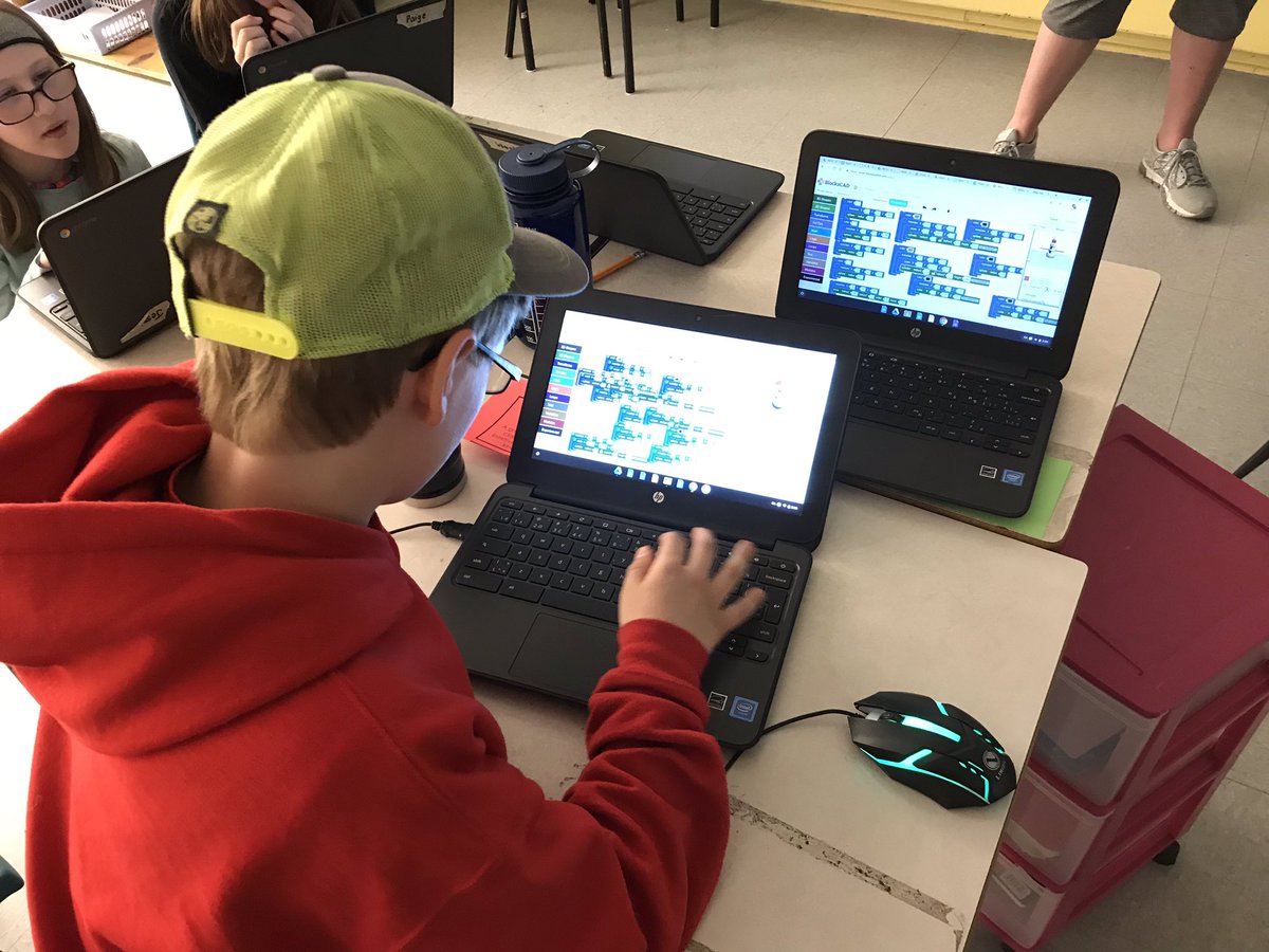 Creating with <a href="/BlocksCAD/">BlocksCAD</a> with Mrs. Adams Gr 5 class. Great creativity and collaboration! <a href="/AVRCE_NS/">Annapolis Valley Regional Centre for Education</a>