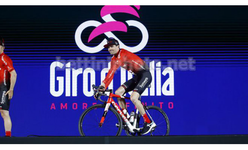 tuttobiciweb_it's tweet photo. #GIRO. #DUMOULIN PRIMO A PARTIRE, ANCHE #NIBALI E #ROGLIC SCATTANO PRESTO
https://t.co/mmtq9QlhxL #crono #tt #partenti #startinglist #bologna #tuttobici #diretta #live https://t.co/gGERlgXmRZ