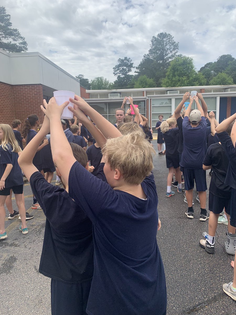 OLLSRaleigh's tweet photo. Field Day FUN! Thanks to all of our volunteers who helped make this a GREAT day for the students! #ollsraleigh #catholicschool #fieldday https://t.co/4JWocDgY3D