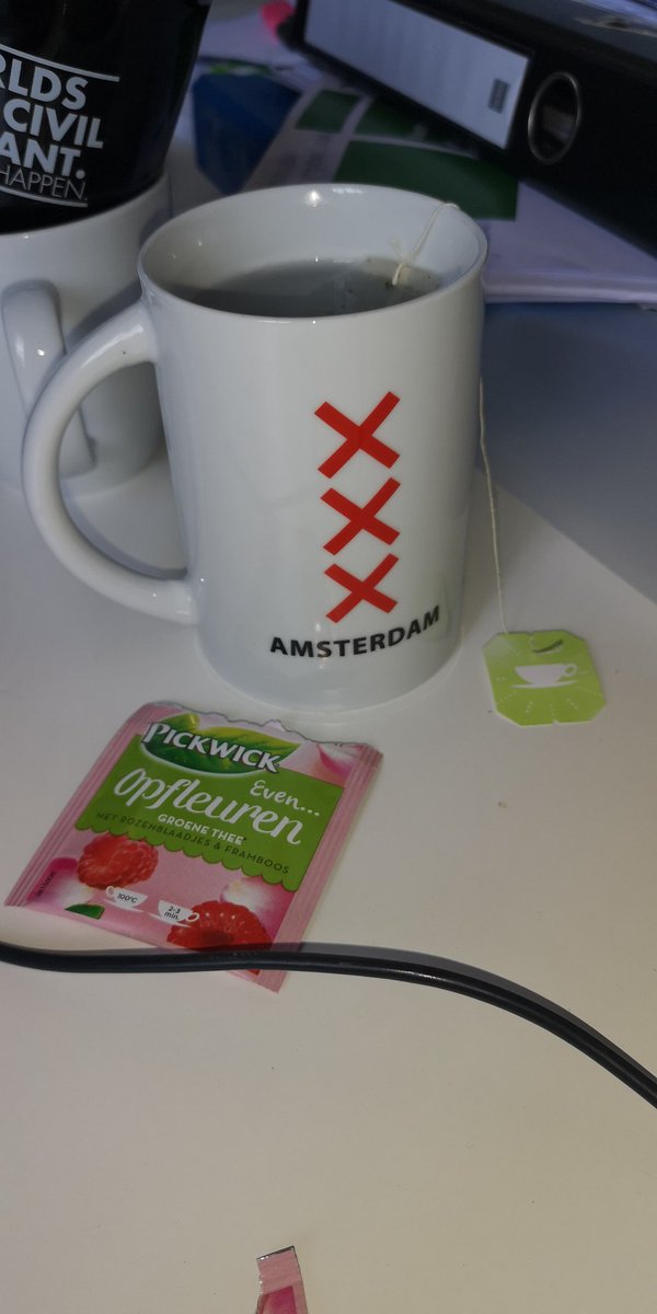 SuzyFaye77's tweet photo. Dit gebeurde gewoon vandaag #AJAXTOT https://t.co/4D410SBZk4