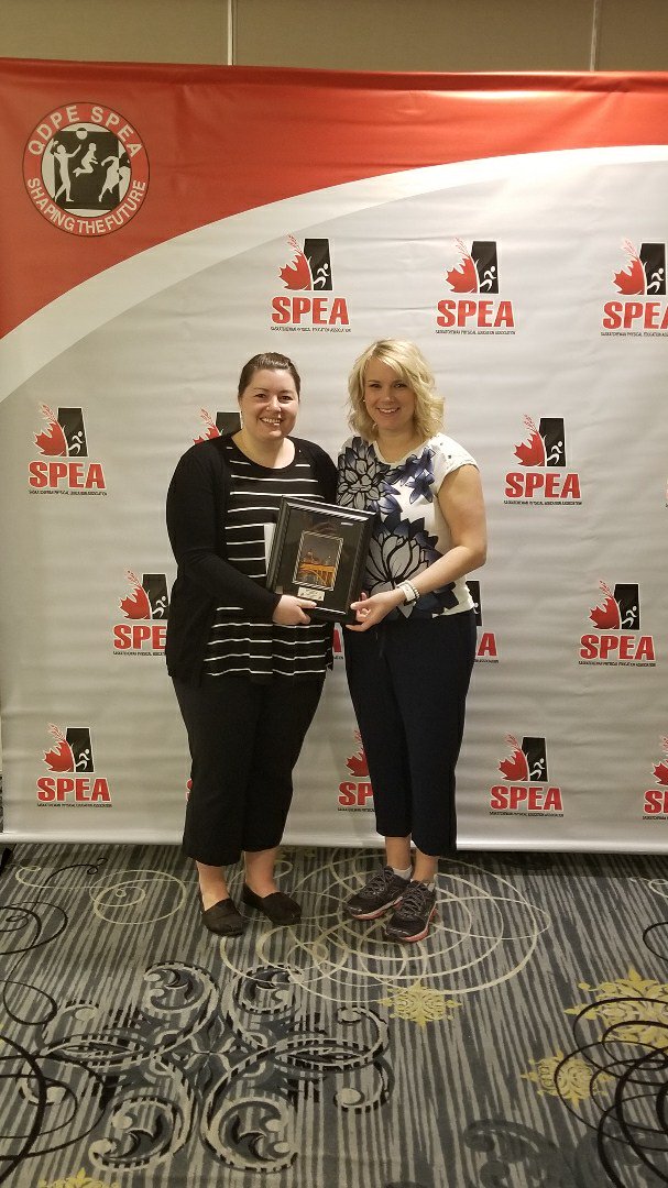 antoshkiwj's tweet photo. So proud and honored to present this award to @KristenKleiter for her hard work, dedication, passion to make her school and her physical education program the best it can be! @StoonPubSchools @DrDebbiePushor #rethinkingpractice #takenforgrantedpractices https://t.co/NwaEXIFC1U