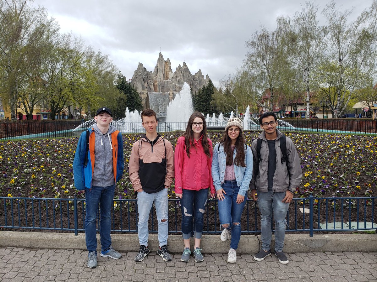 MatthewsRCI's tweet photo. Physics day at Canada's Wonderland.
#RenfrewCollegiateLearning https://t.co/HLtCFTpUU0
