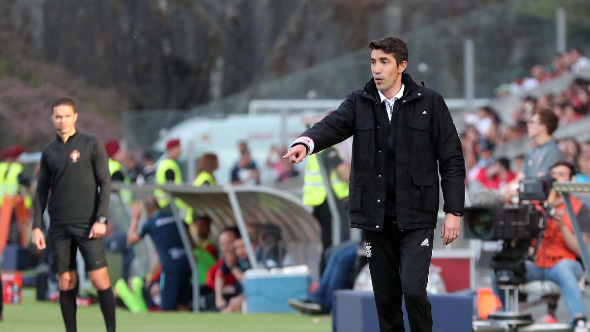 SLBenfica's tweet photo. Bruno Lage considerado o Melhor Treinador da Liga NOS em abril! 

➡ https://t.co/yPLTqLrMtG

#TodosContam #Reconquista https://t.co/0ZY3A04oXD
