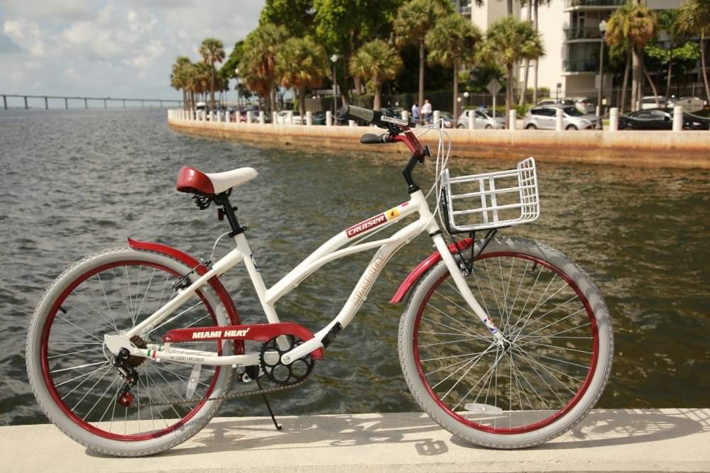 LuckyExplorers's tweet photo. Do you feel like enjoying the city today? Biking with your Miami Heat cruiser bike is the perfect plan for this Friday. Find yours here: https://t.co/g2B8j9M2UE
#Friday #Miami #MiamiHeat #HeatNation #NBA #NBAbike #weekend #bikelove #biking @NBA @MiamiHEAT https://t.co/wgUPoJhWHW