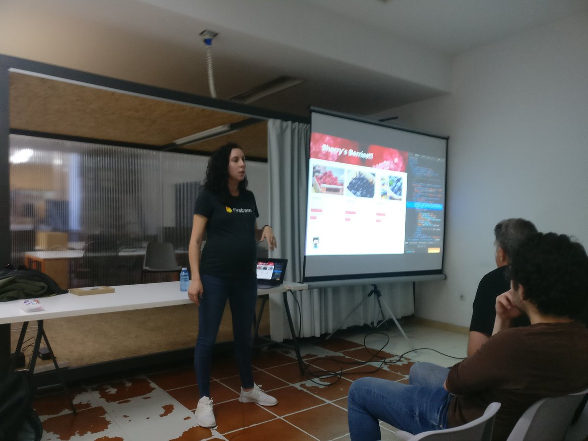 gdgourense's tweet photo. @AnaCidre_  nos explica cómo utilizar nuestro web component en un proyecto angular #GDGTalk21 @galstech_ https://t.co/Py33R4z7GF