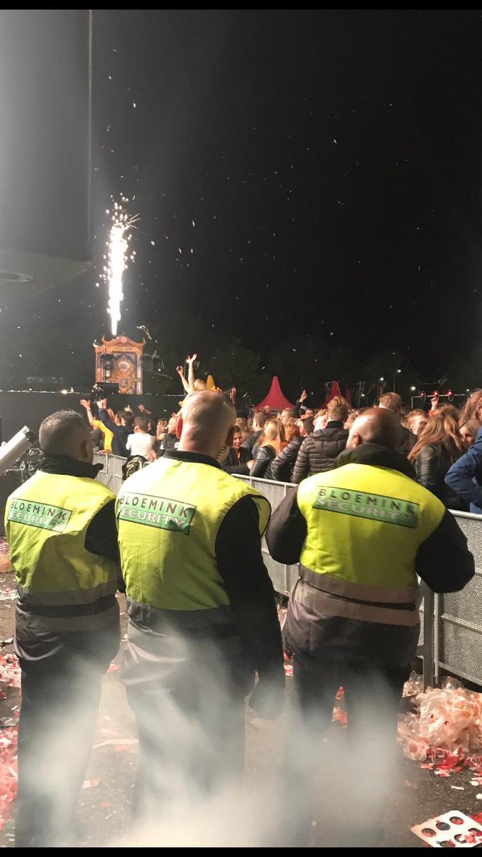 Nou <a href="/MinPres/">Dick Schoof</a> deze #GeleHesjes geven u wel gewoon een hand hoor