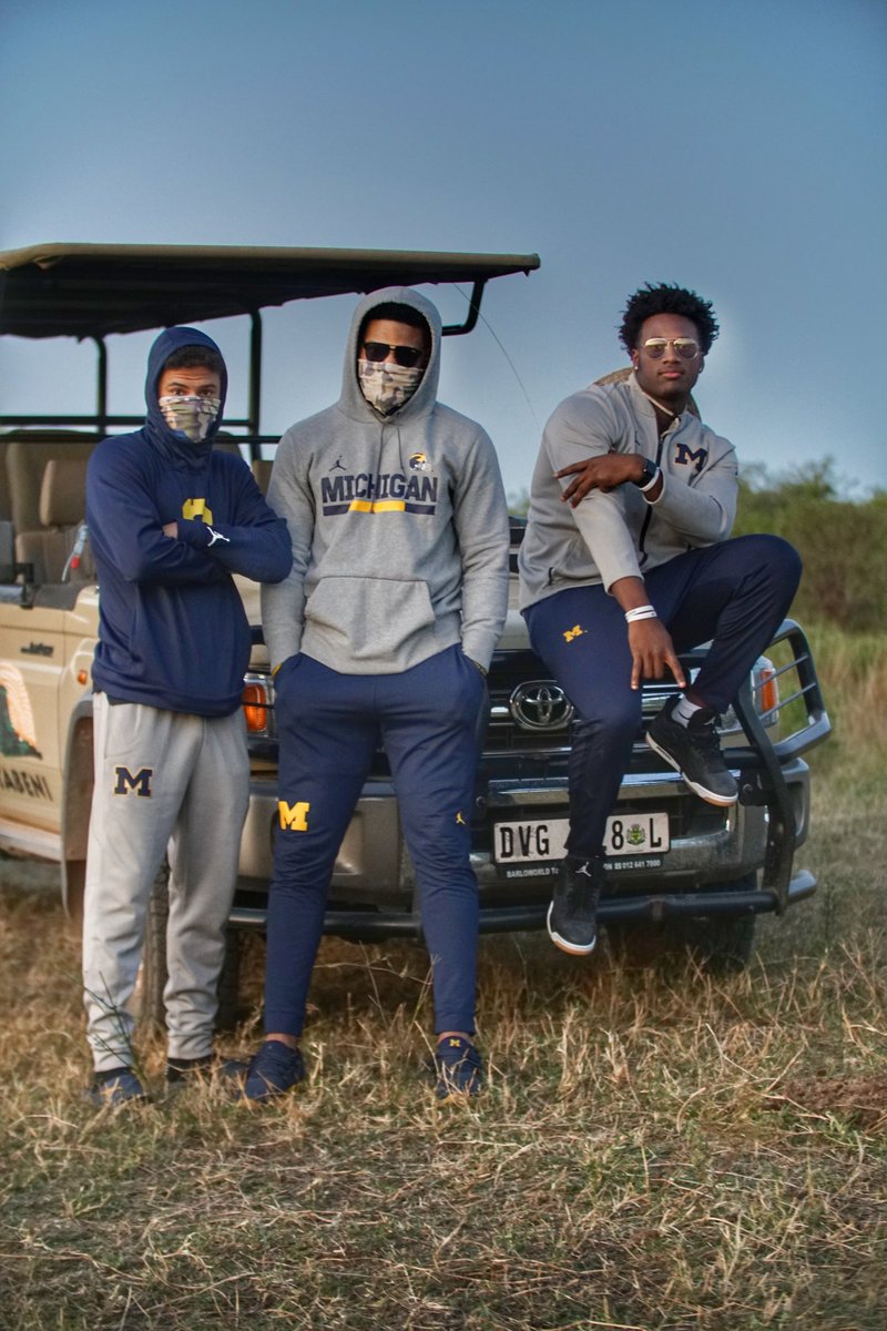 AaronBDesigns's tweet photo. Still cant believe I got to be part of this. Forever grateful to the maize and blue! #UbuntuBlue #GoBlue πΊπ²γ½οΈπΏπ¦ https://t.co/yxo4F3a9XG