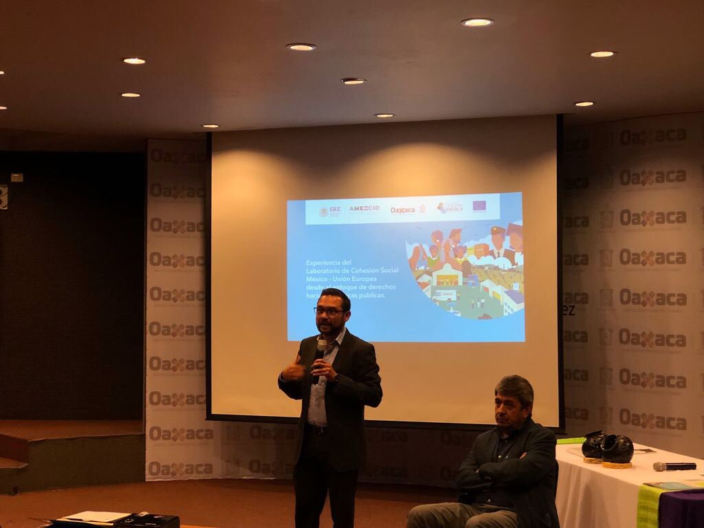 lcsiimxue's tweet photo. @jmramosrrobles para que exista la #CohesiónSocial debemos de tener en cuenta el #EnfoqueEnDerechosHumanos, una dupla inseparable en la realización de derechos y desarrollo. @AMEXCID @UEenMexico en el resultado de experiencias en #Oaxaca https://t.co/55NJfJZH6P