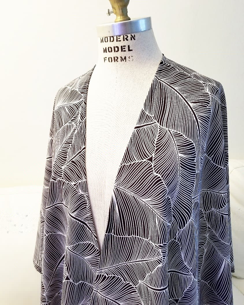 TheMRMShow's tweet photo. Add this Black &amp; White Leaf Print Cape to Your Wardrobe! Wear it to the Beach/Pool as a Cover Up or With a Pop Color Pair of Jeans &amp; Cute Tank for a Night Out on the Town! ~ https://t.co/omTi7ltGQi 

#TheMRMCollection #MRM #Summer #Beach #Pool #Travel #Style #Fashion #ShopSmall https://t.co/P9Gh8PpGsV