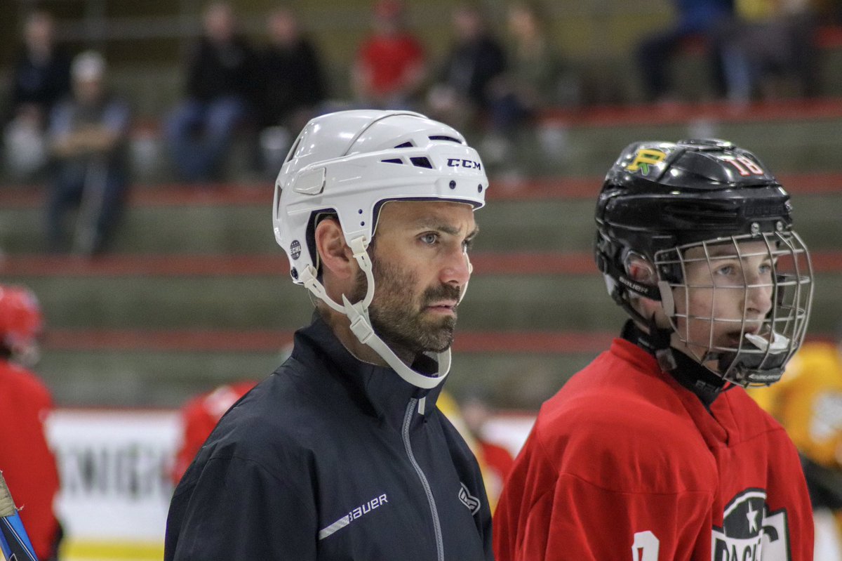 PacificHockey's tweet photo. No shortage of excellent coaches on the ice this morning. #PacificPDC https://t.co/1dV5nLhhge