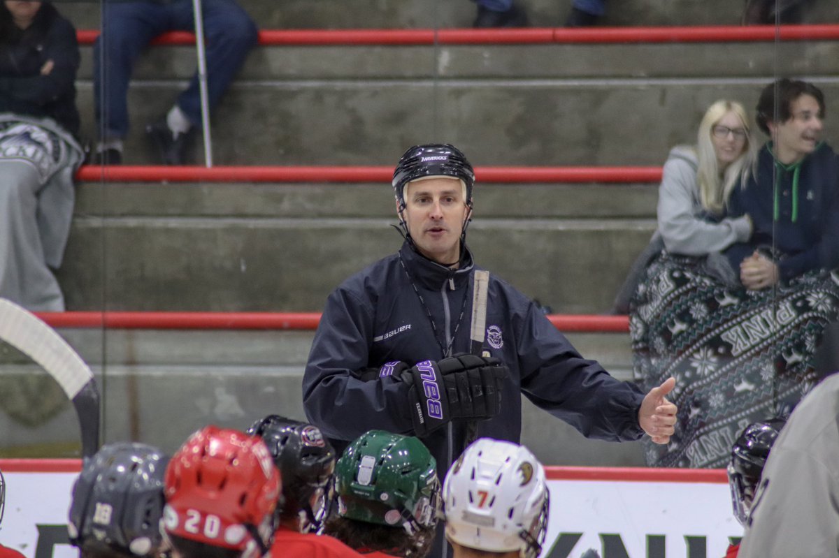 PacificHockey's tweet photo. No shortage of excellent coaches on the ice this morning. #PacificPDC https://t.co/1dV5nLhhge