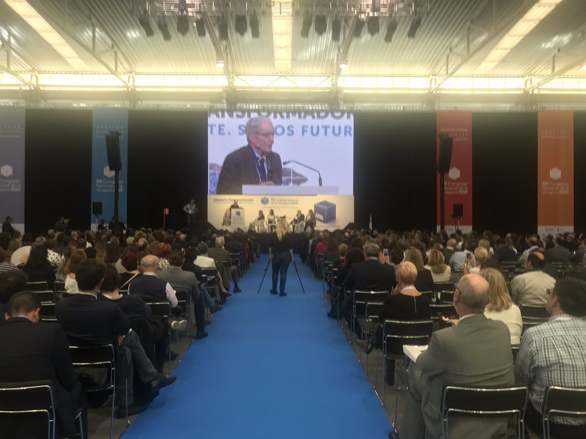 FernandoArizaR's tweet photo. “Longevos del mundo: UNÁMONOS!! ... y defendamos nuestros derechos!!!” 👏👏👏 Antonio @garrigues_es en ponencia de @EdPFMA @MutuaAbogacia en #AbogaciaTransforma2019 #Envejecimiento https://t.co/KuLizt01qA