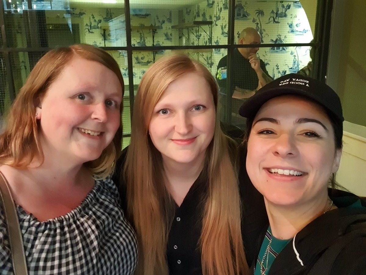 JemmaO89's tweet photo. Just got to meet the lovely @lspraggan before her gig. The meet n greet was a present for @OatsandBran birthday 😁 https://t.co/dolCbidrGm