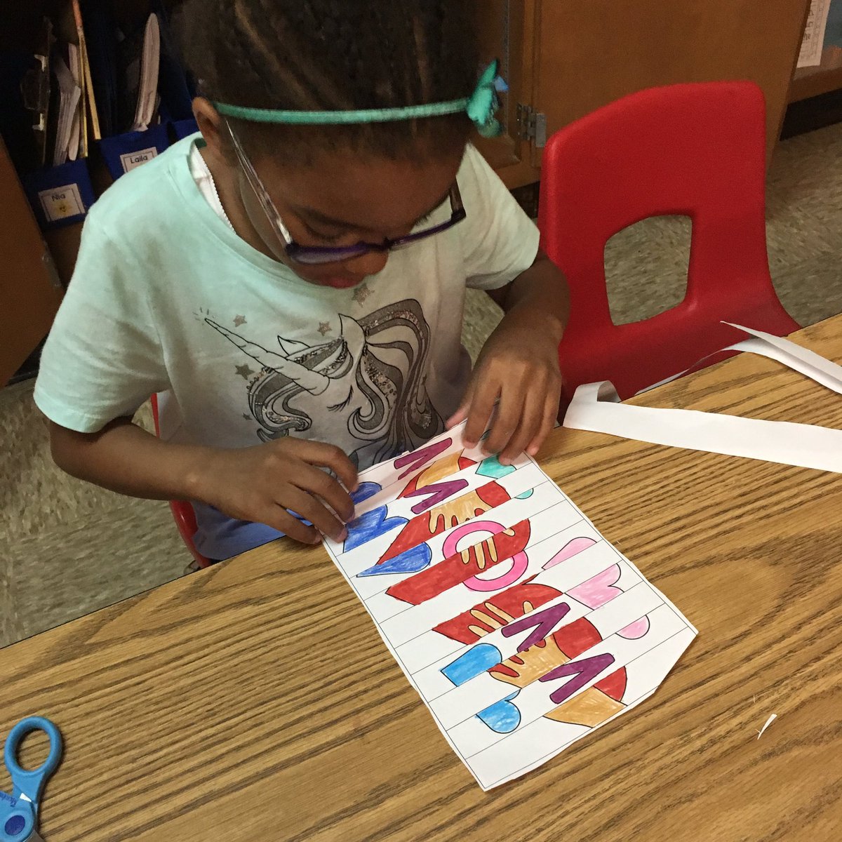 TeachSancheese's tweet photo. @ChatsworthSch first graders celebrating A for Art Day #alphabetcountdown #countdowntosecondgrade #FullSTEAMahead #agamograph https://t.co/DndxKdwNbp