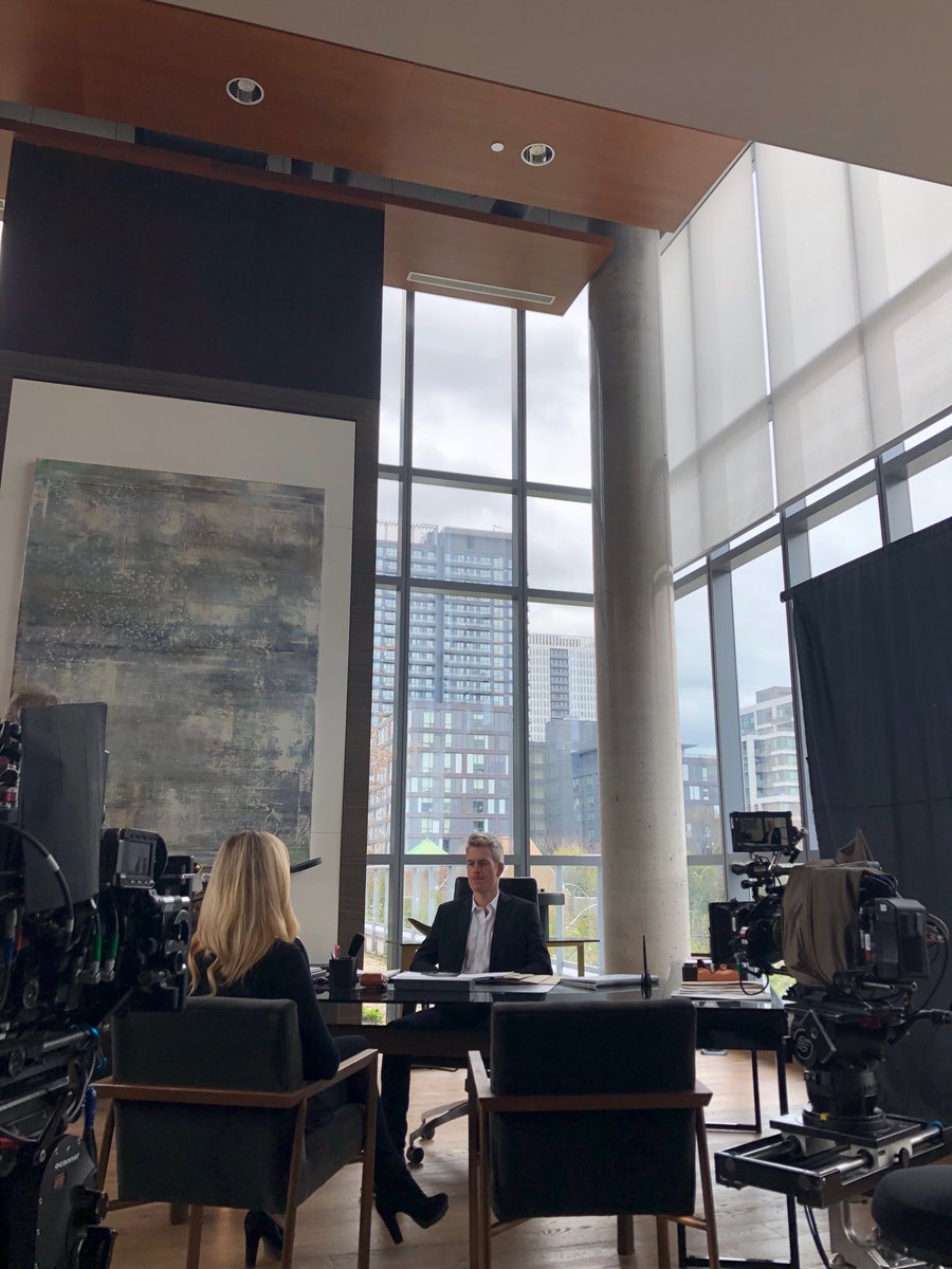 SmithSmitherrs's tweet photo. Friday filming. @Suits_USA Bts. Hello @SoosMichael #Acamera #Season9 #902 https://t.co/KMqkf9oTnI